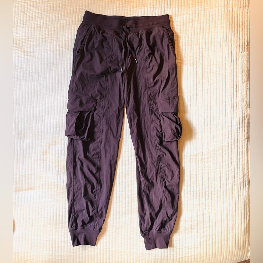 Lululemon women’s brown cargo jogger pants - small